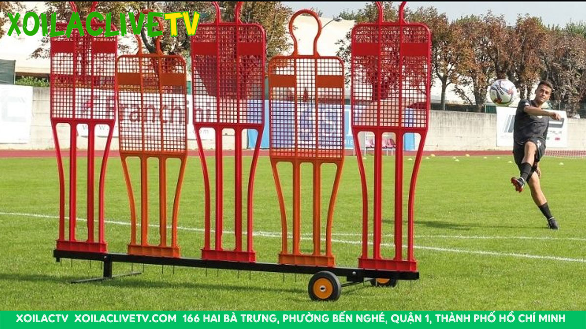 Luyện tập dứt điểm qua hậu vệ giả