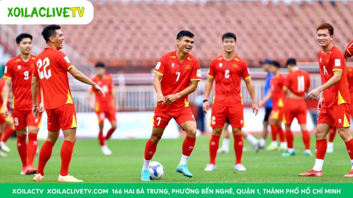 ĐT Việt Nam, dưới sự dẫn dắt của đội trưởng Đỗ Duy Mạnh, thể hiện quyết tâm cao độ trước giờ bóng lăn, sẵn sàng cống hiến một trận đấu mãn nhãn cho người hâm mộ.