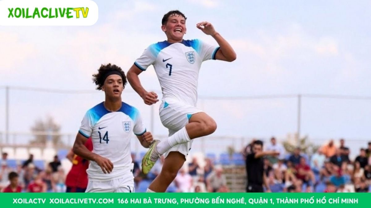 Shea Lacey, 18 tuổi, trở thành tâm điểm chú ý trên sân tập của Tam Sư, mang theo kỳ vọng về một thế hệ tương lai đầy hứa hẹn.